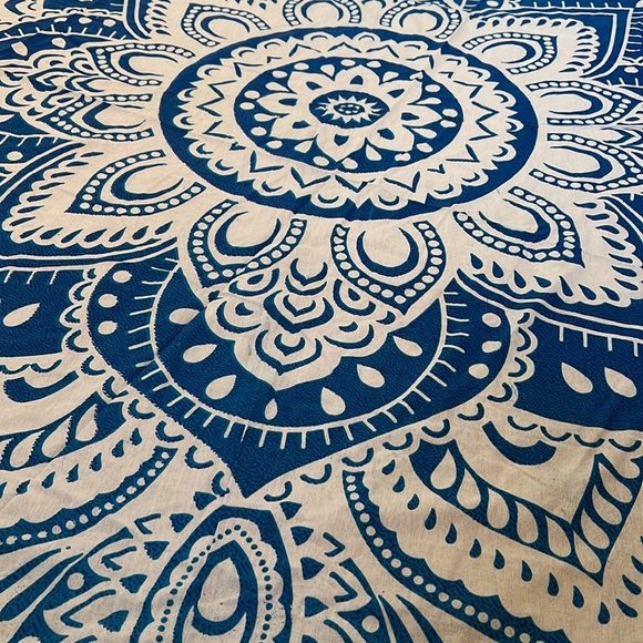 Gorgeous Lotus Tapestry - Picture 5 of 5